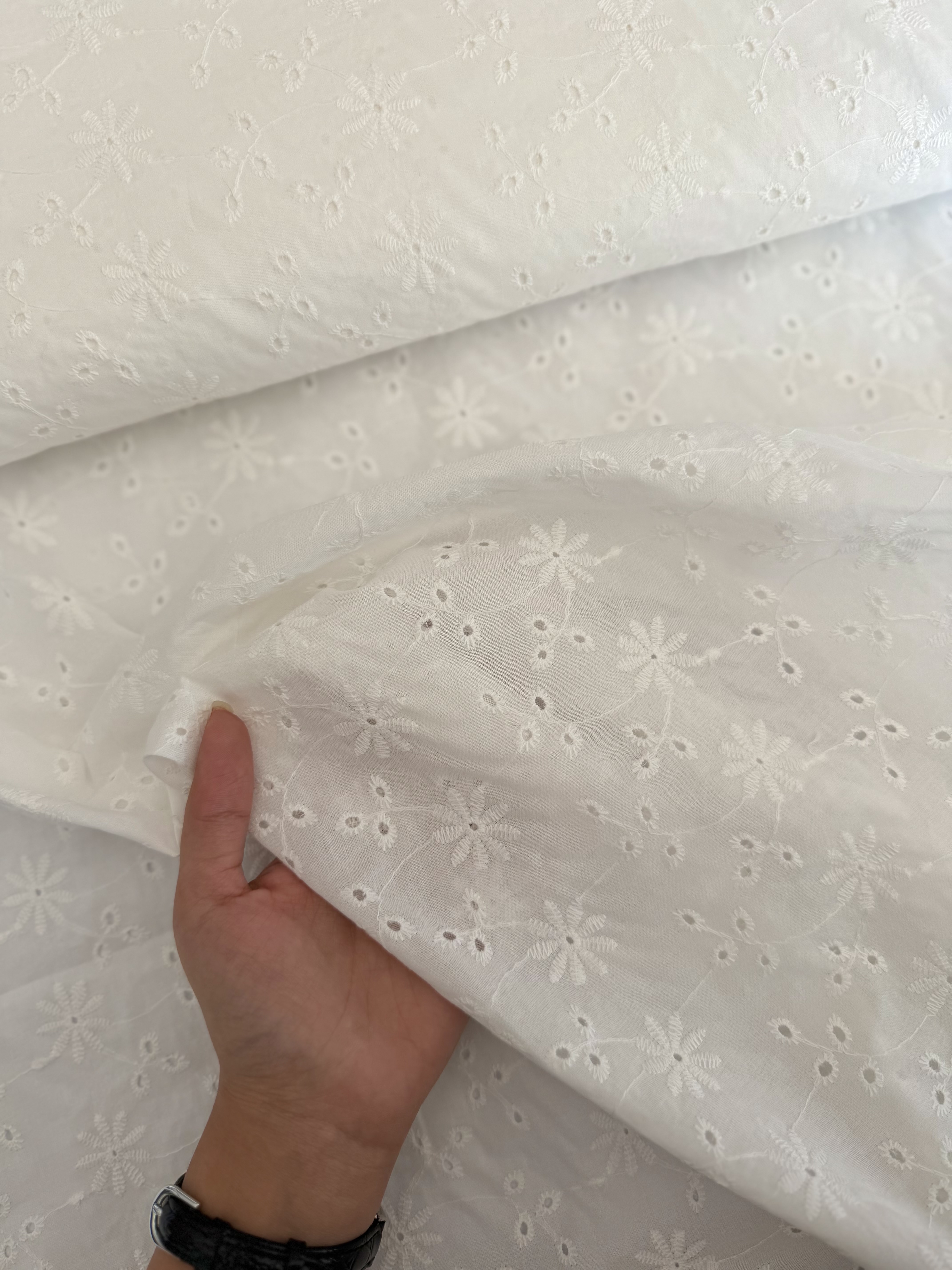 پارچه وال نخ خامهدوزی سفید