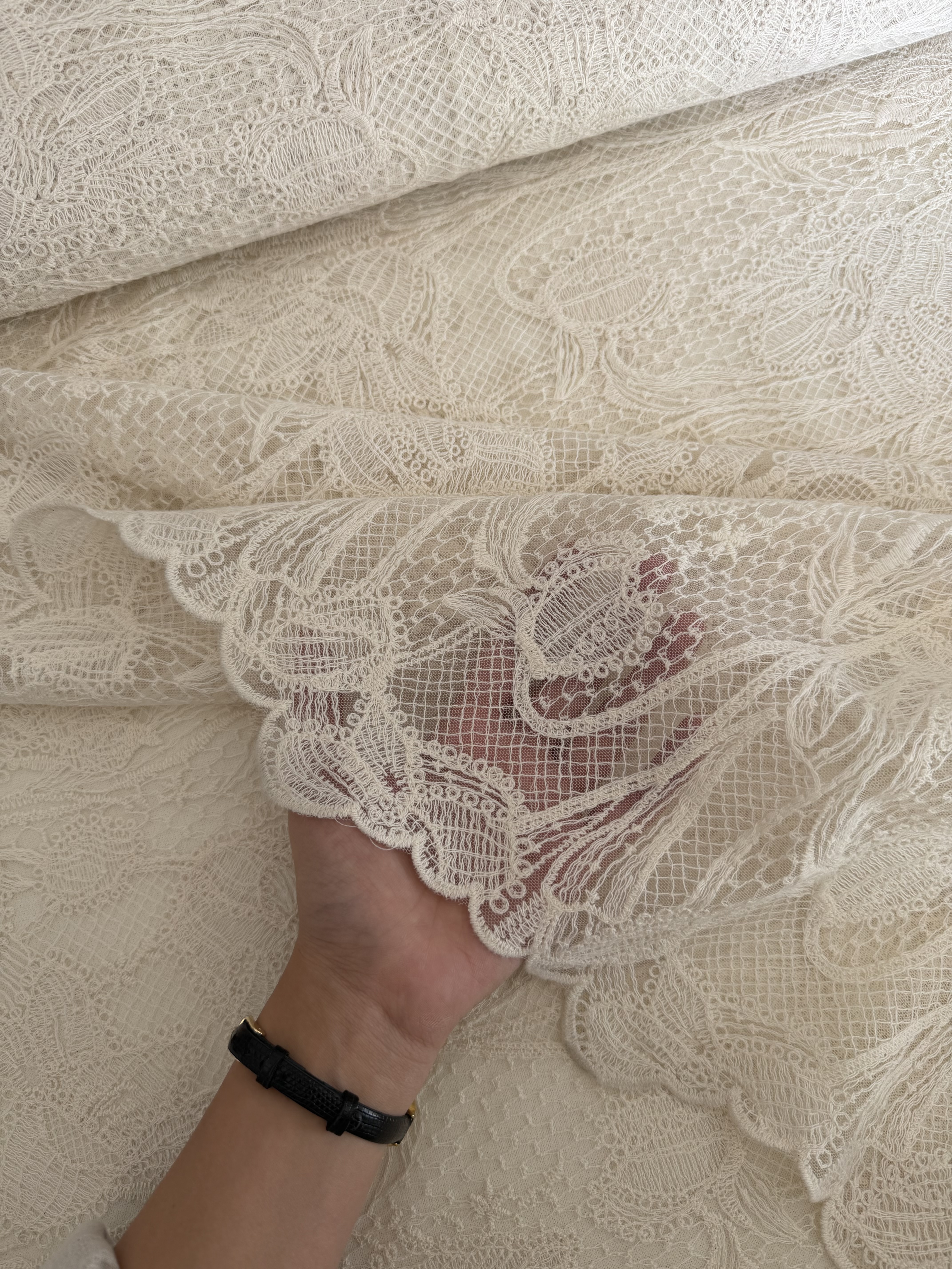پارچه ارگانزا مجلسی گل دوزی شده - پارچه سرای پرند